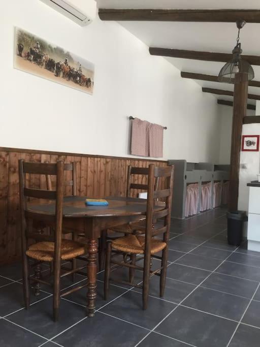 Logement Insolite Au Coeur D'Une Ecurie アルル エクステリア 写真